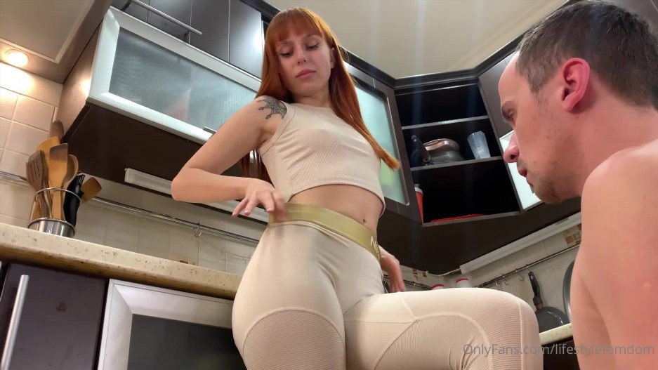 Lifestylefemdom - my oral slave love my pussy in yoga pants